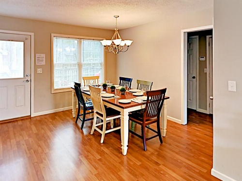 4 Bedrooms Country Home image 10