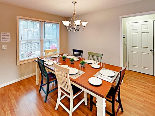 4 Bedrooms Country Home image 15