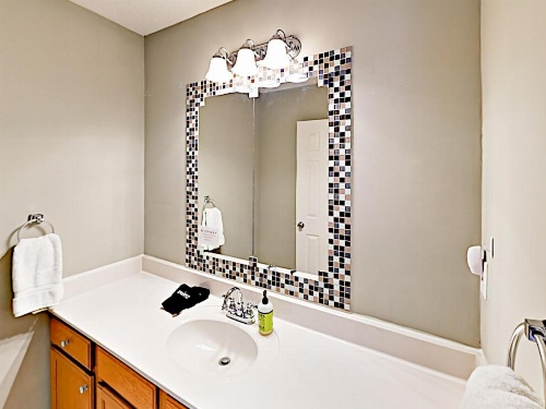 4 Bedrooms Country Home image 16