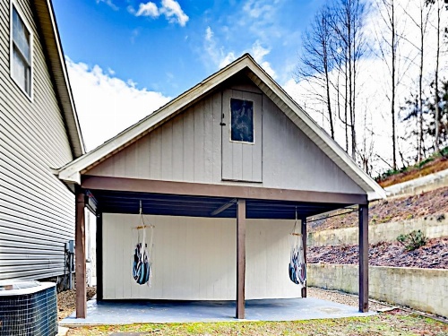 4 Bedrooms Country Home image 18