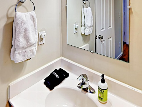 4 Bedrooms Country Home image 22