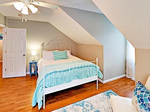 4 Bedrooms Country Home image 23