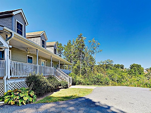 4 Bedrooms Country Home image 28